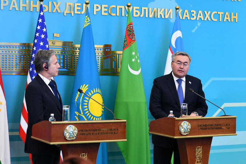 Yhdysvaltojen ulkoministeri vieraili Keski-Aasiassa - Pakotteet ja Kiina nousivat esiin