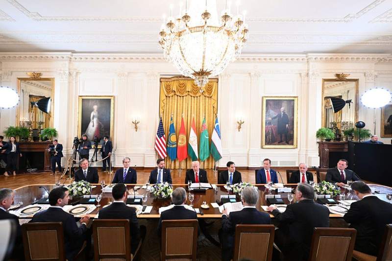 Yhdysvallat sopi Kazakstanin ja Uzbekistanin kanssa suurista kaupoista C5+1-huippukokouksessa